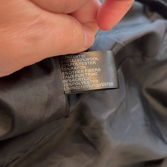 Classy Black Giacca Coat with Faux Fur Collar - Picture 7 of 7